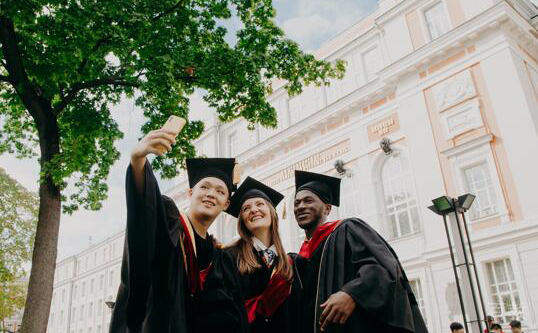 牛剑大学毕业合照