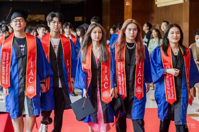学员走红毯