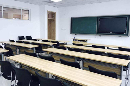 上海华章教育学校教室环境