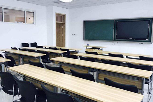 上海华章教育学校教室环境