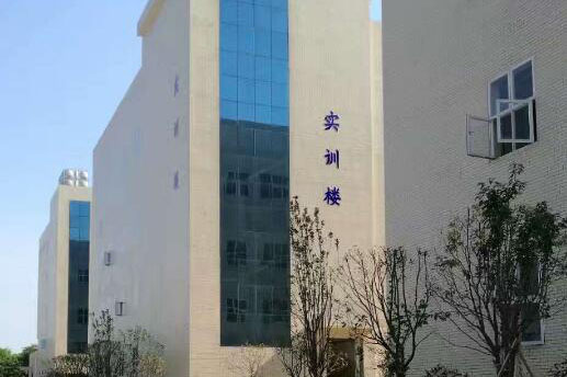 重庆华中工业技工学校校园环境