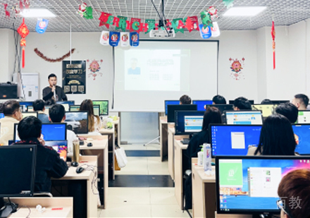 北京达内教育校区学员上课场景