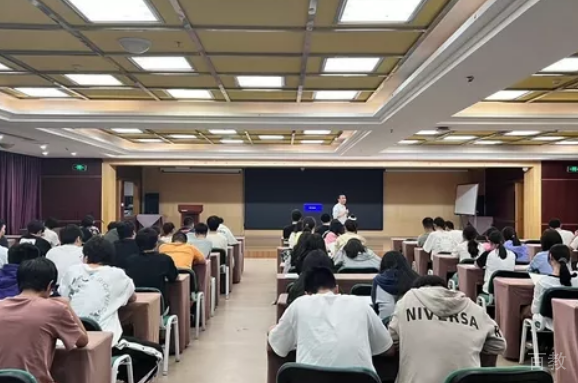 成都丹秋美亚高考学校校园环境