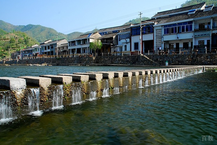 上海黄埔军事夏令营湖畔