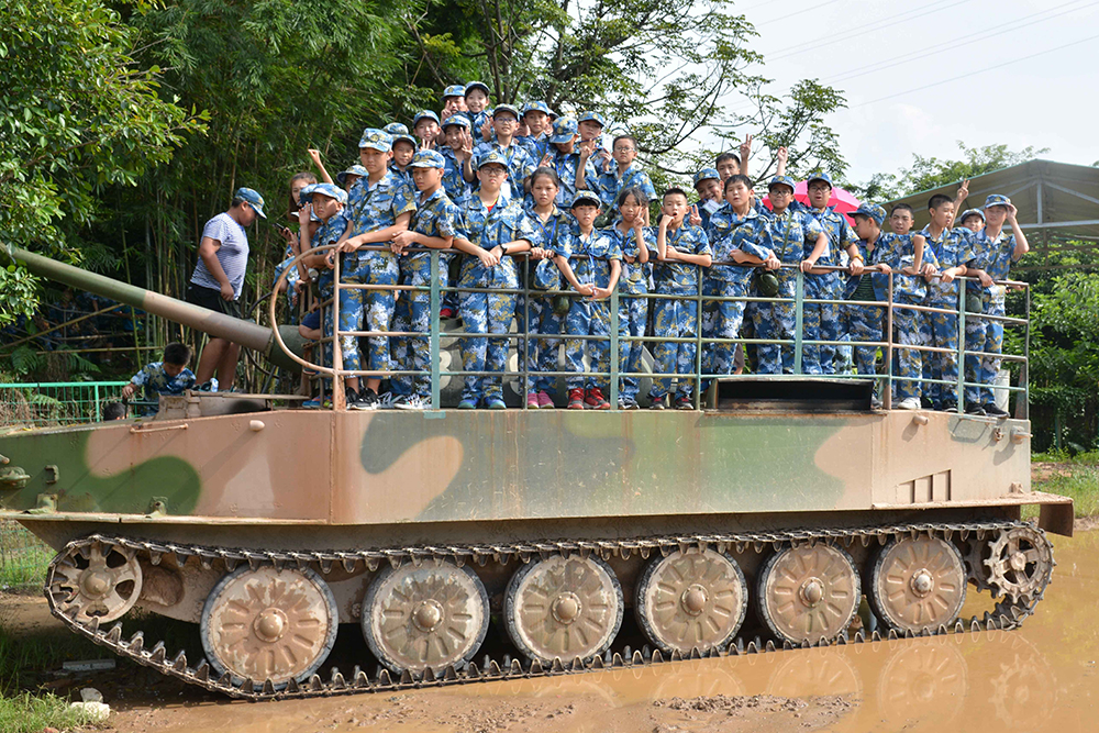 上海黄埔军事夏令营坦克车