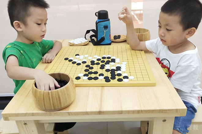 上海聂卫平少儿围棋学校学生对弈