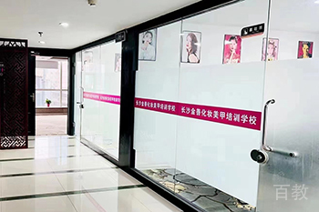 郑州金善化妆学校走廊环境
