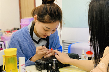 郑州金善化妆学校学员训练