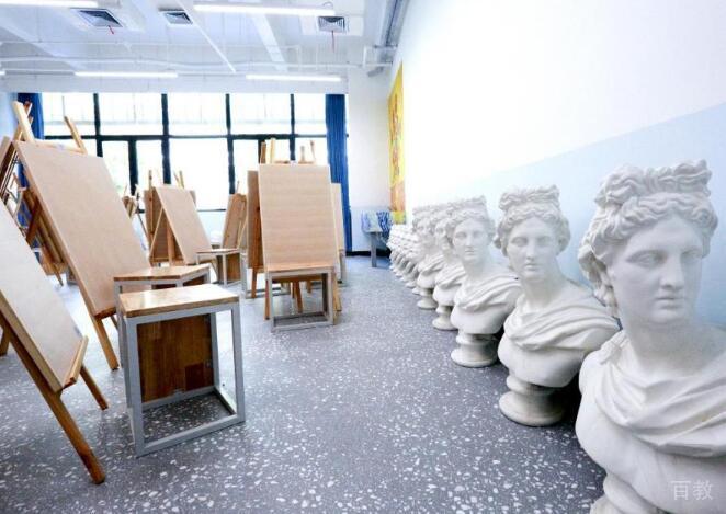 北京丽泽国际学校画室环境