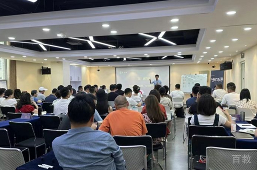 北京新励成口才校区老师上课场景展示
