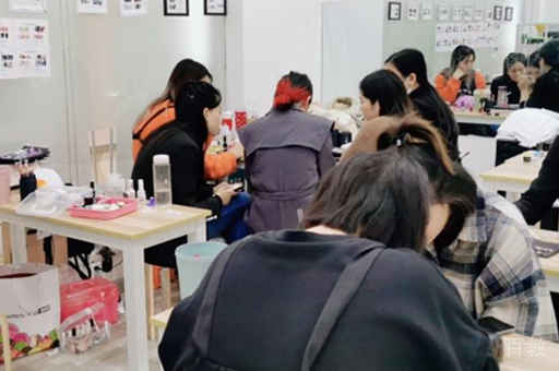 武汉明炘美学校区学员上课场景展示