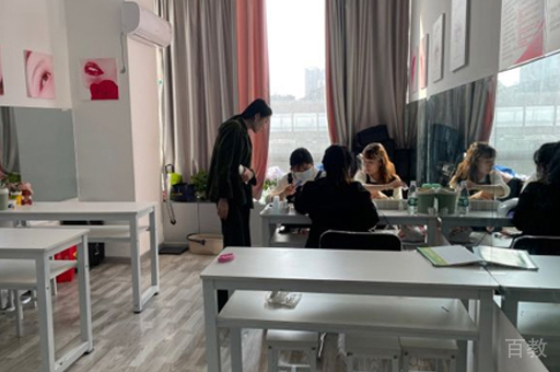武汉明炘美学校区学员上课场景