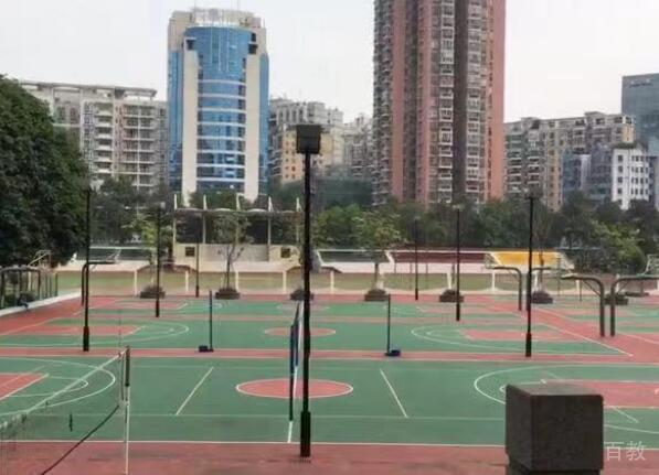 大连冠桥海外操场环境