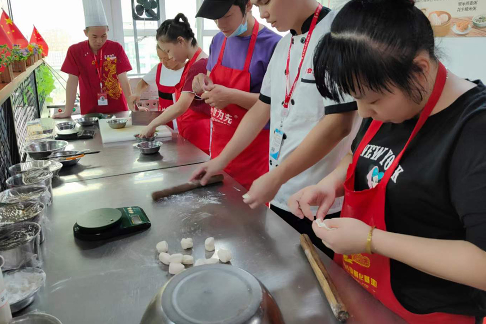 上海食为先小吃学员实操