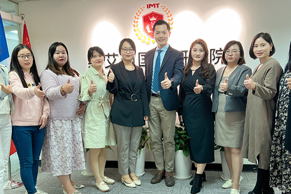 重庆纽艾迪国际研究院教师合影