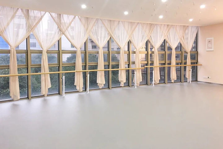 上海缔艺芭蕾学校舞蹈训练室环境