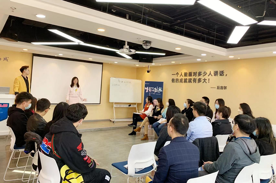 老师上课照片