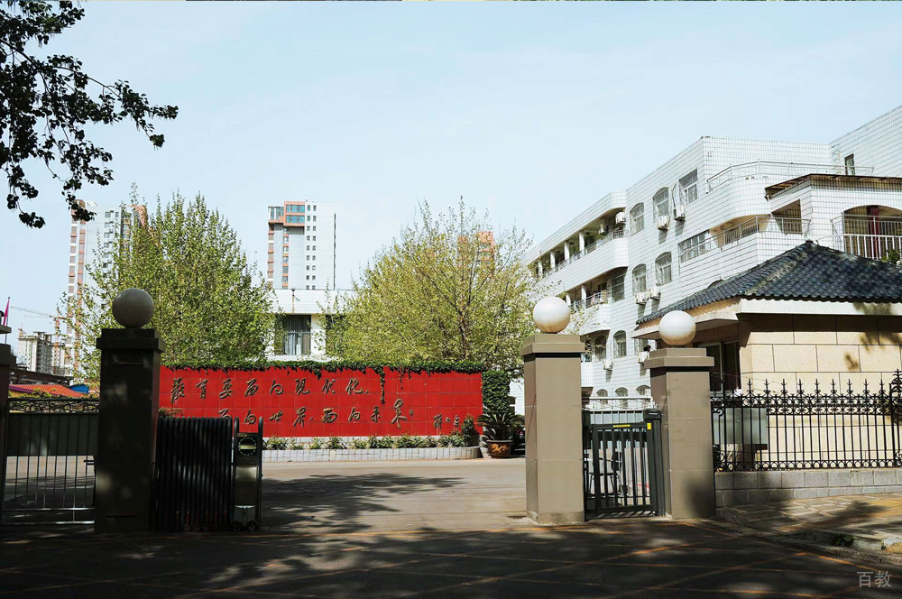 学校大门
