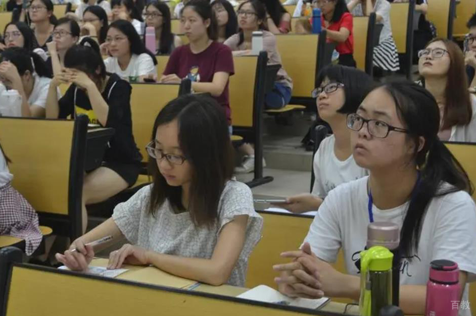 学校开展学术论文辅导讲座