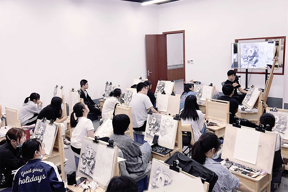美术老师讲课环境