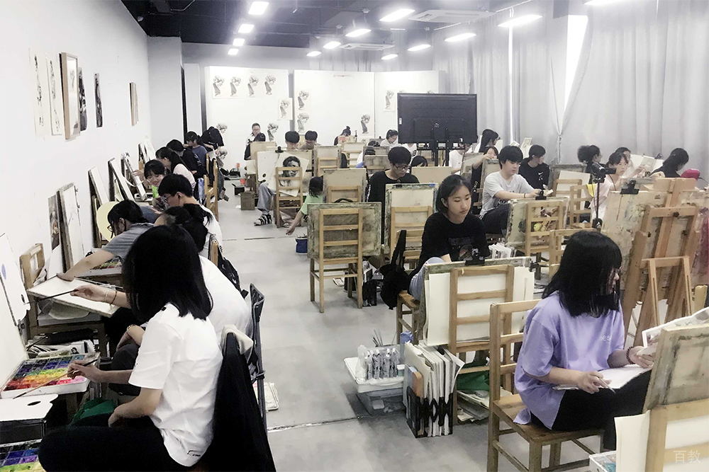 学生练习美术环境