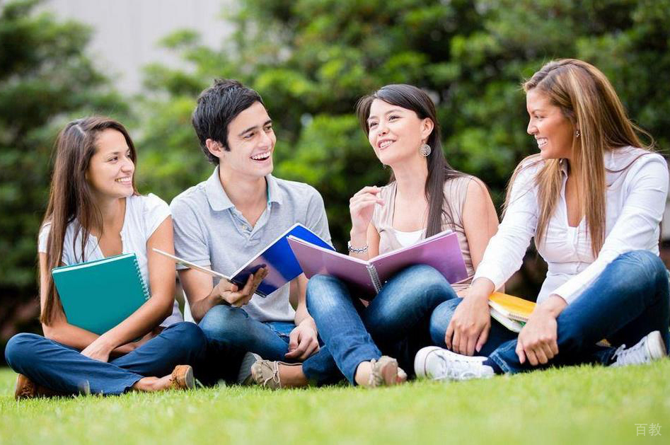 学生课后讨论