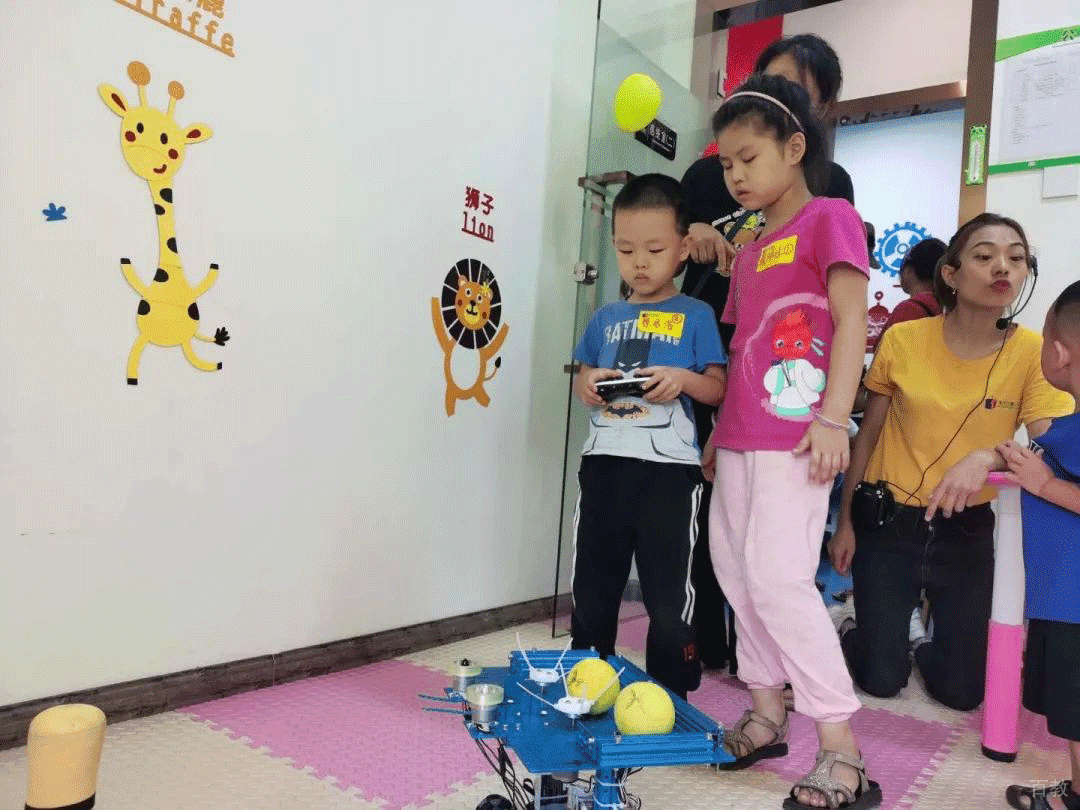 孩子参与游戏