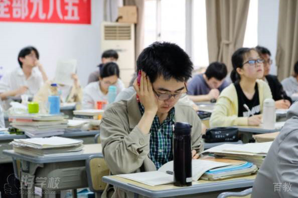 学生上课学习