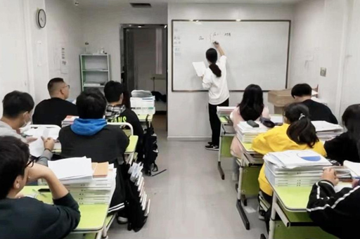 武汉乐学教育校区老师授课场景展示