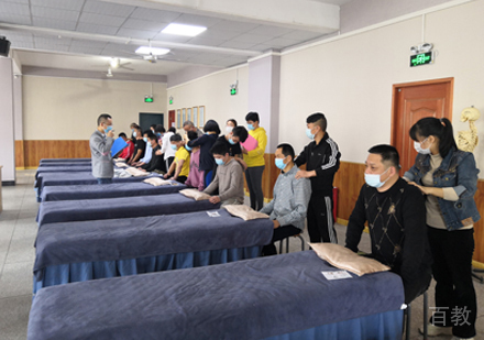 武汉闽医堂线下校区学员上课场景展示