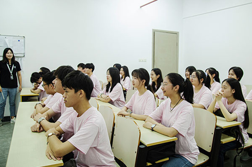 武汉思乐学传媒校区学员课堂上课场景展示