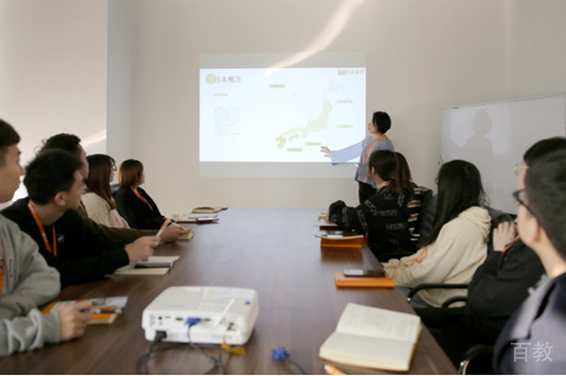 北京妙途留学线下校区老师授课场景展示