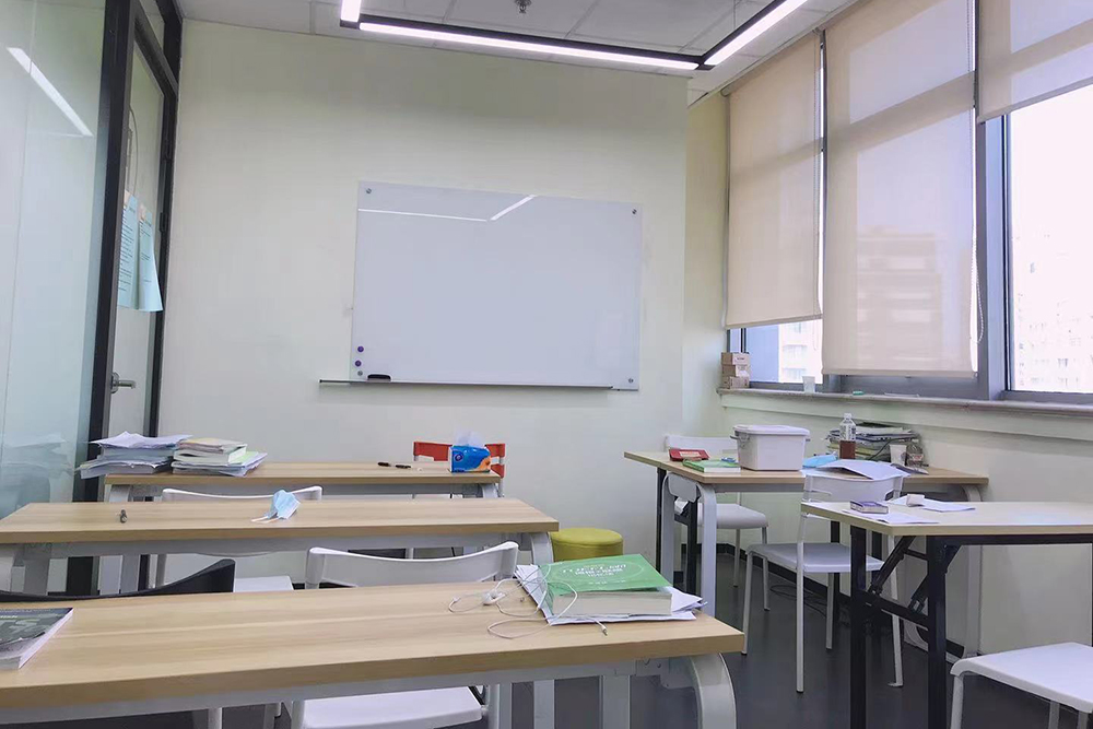 上海犀牛教育明亮的教室环境