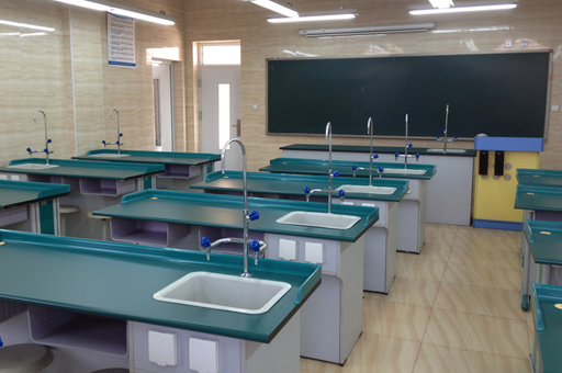 北京爱迪国际学校校区化学实验室教室环境展示