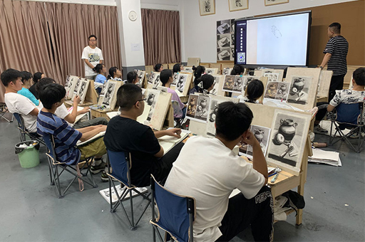 武汉央布艺术学校校区学员上课场景展示
