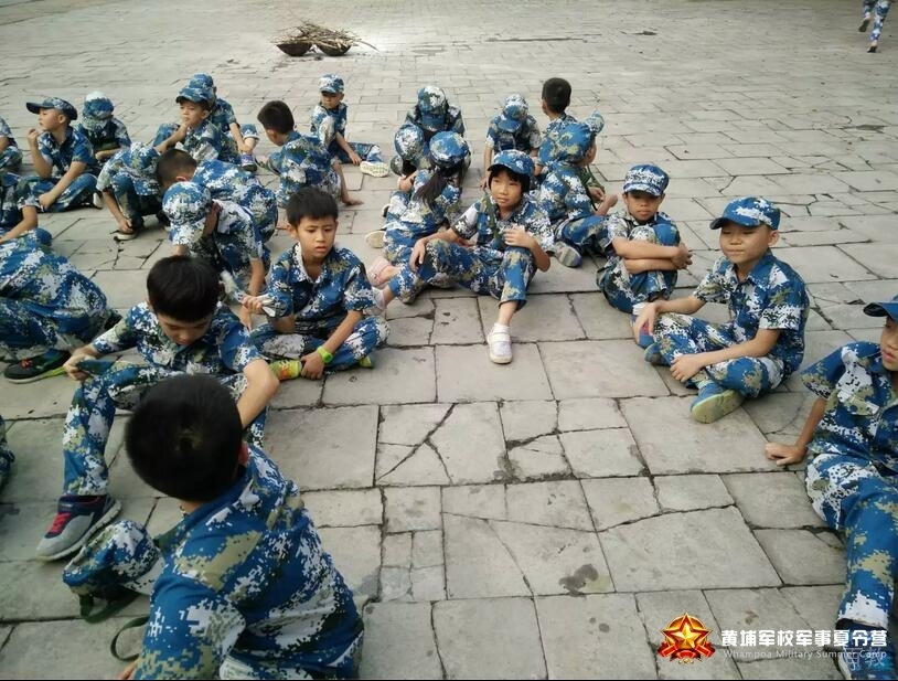 中小学夏令营合影