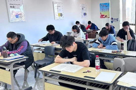 北京新航道好轻松考研校区学员上课场景展示