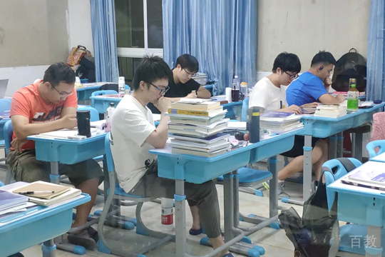 北京新航道好轻松考研校区学员上课场景展示