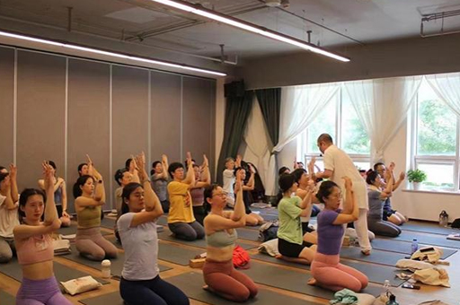 北京悠季瑜伽校区老师授课场景展示