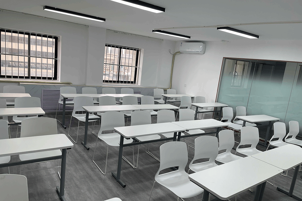 上海锐思教育干净整洁教室环境