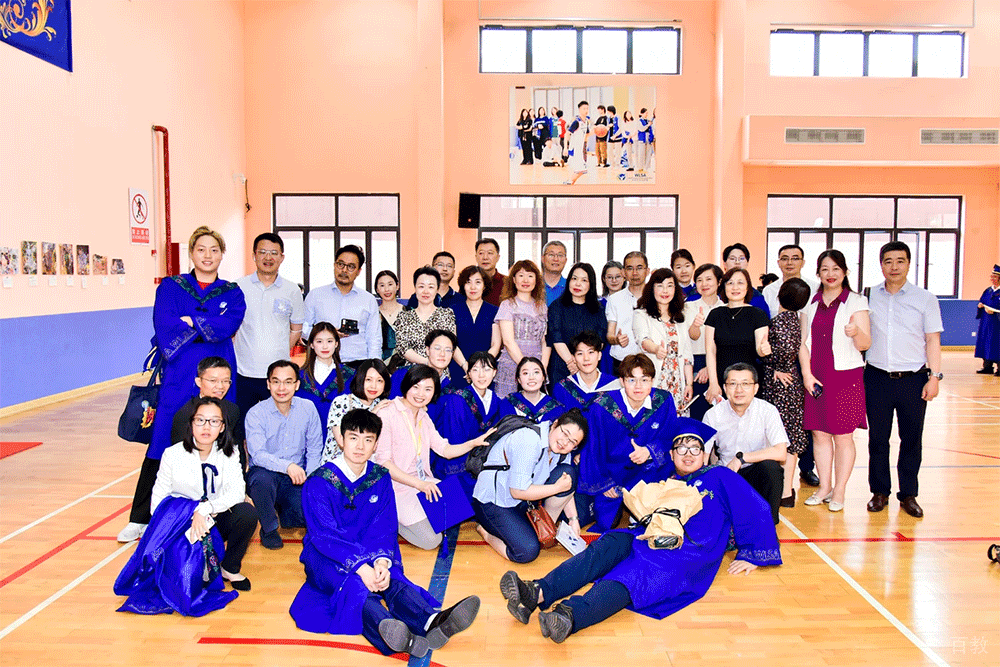 上海WLAS国际学校环境之毕业季师生合照