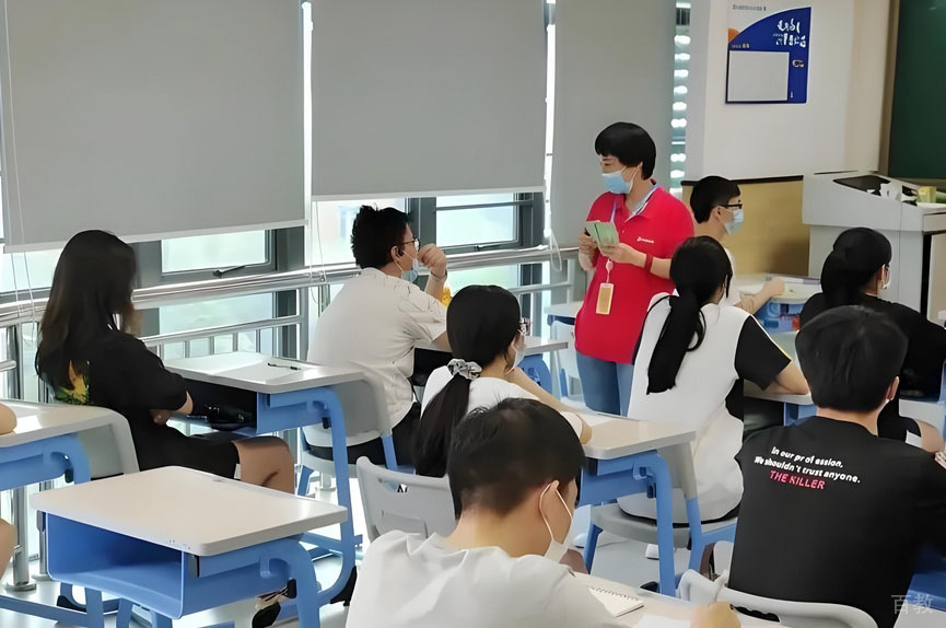 家长会进行中