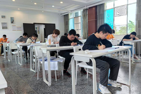 学生考试环境