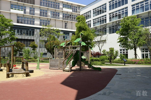 学校外景