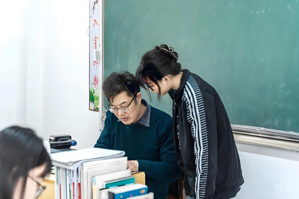 老师辅导环境照片
