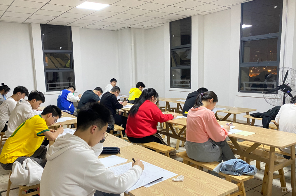 学生自习环境