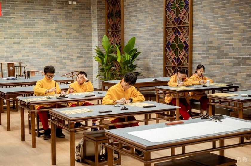 学生上课场景