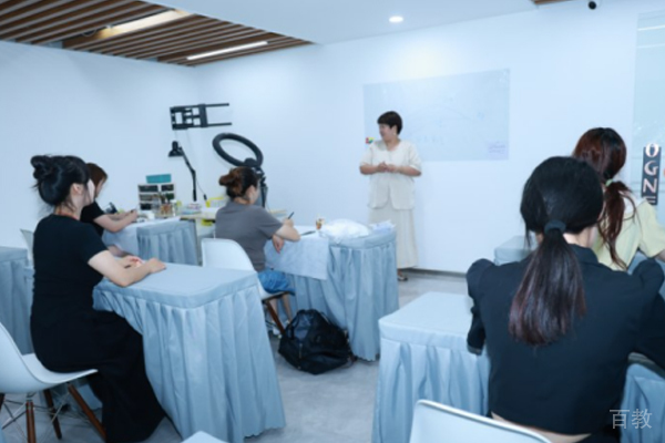 北京雨豆美学教育校区学员上课场景展示