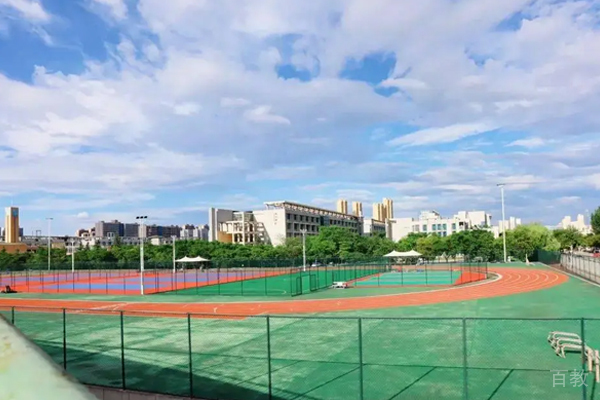学校操场环境