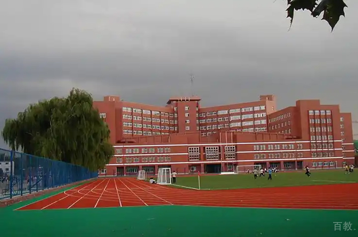 学校操场环境